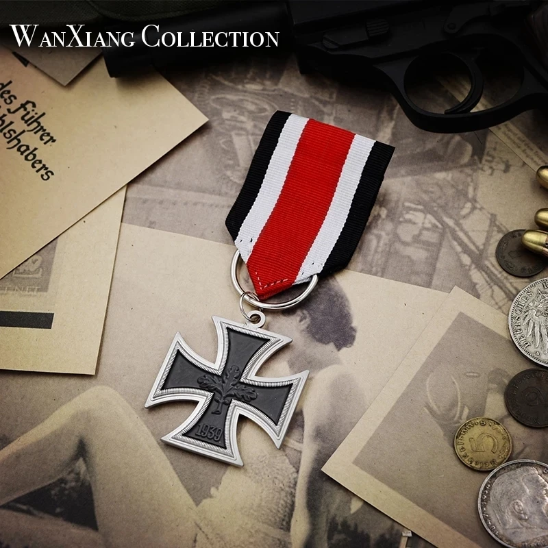 Topquality Germany knights Corss Medal Badge with silver and gold double swords Oak Leaf with box and Engraved certification
Topquality Germany knights Corss Medal Badge with silver and gold double swords Oak Leaf with box and Engraved certification