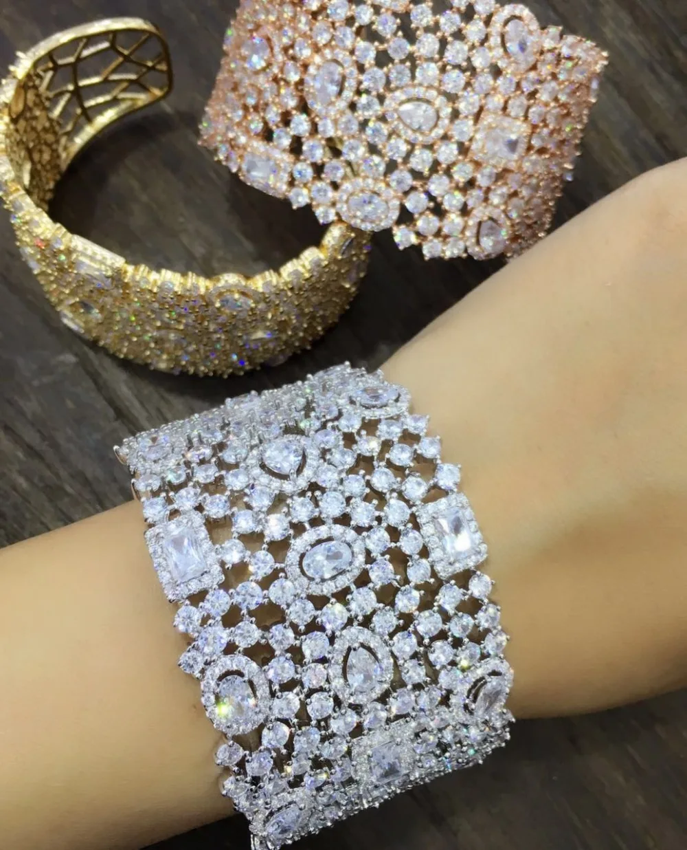 Trendy Luxury Stackable Bangle Cuff For Women Wedding Full Cubic Zircon Crystal CZ Dubai Silver Bracelet Party Jewelry2019
Trendy Luxury Stackable Bangle Cuff For Women Wedding Full Cubic Zircon Crystal CZ Dubai Silver Bracelet Party Jewelry2019