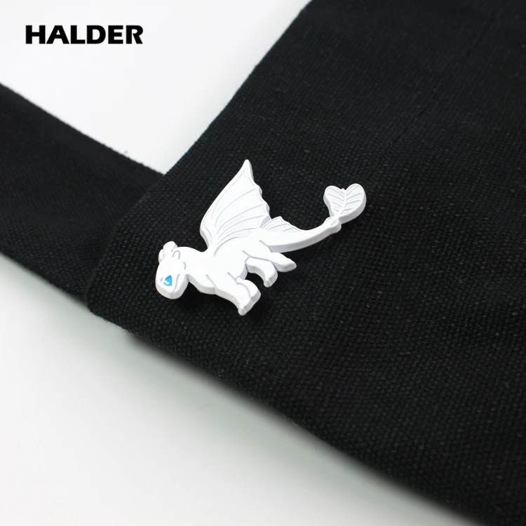 BR0031 HALDER How to Train Your Dragon Night Fury Toothless Light Fury Trinket Brooches Lapel pins backpack bags Clothes badge 
BR0031 HALDER How to Train Your Dragon Night Fury Toothless Light Fury Trinket Brooches Lapel pins backpack bags Clothes badge