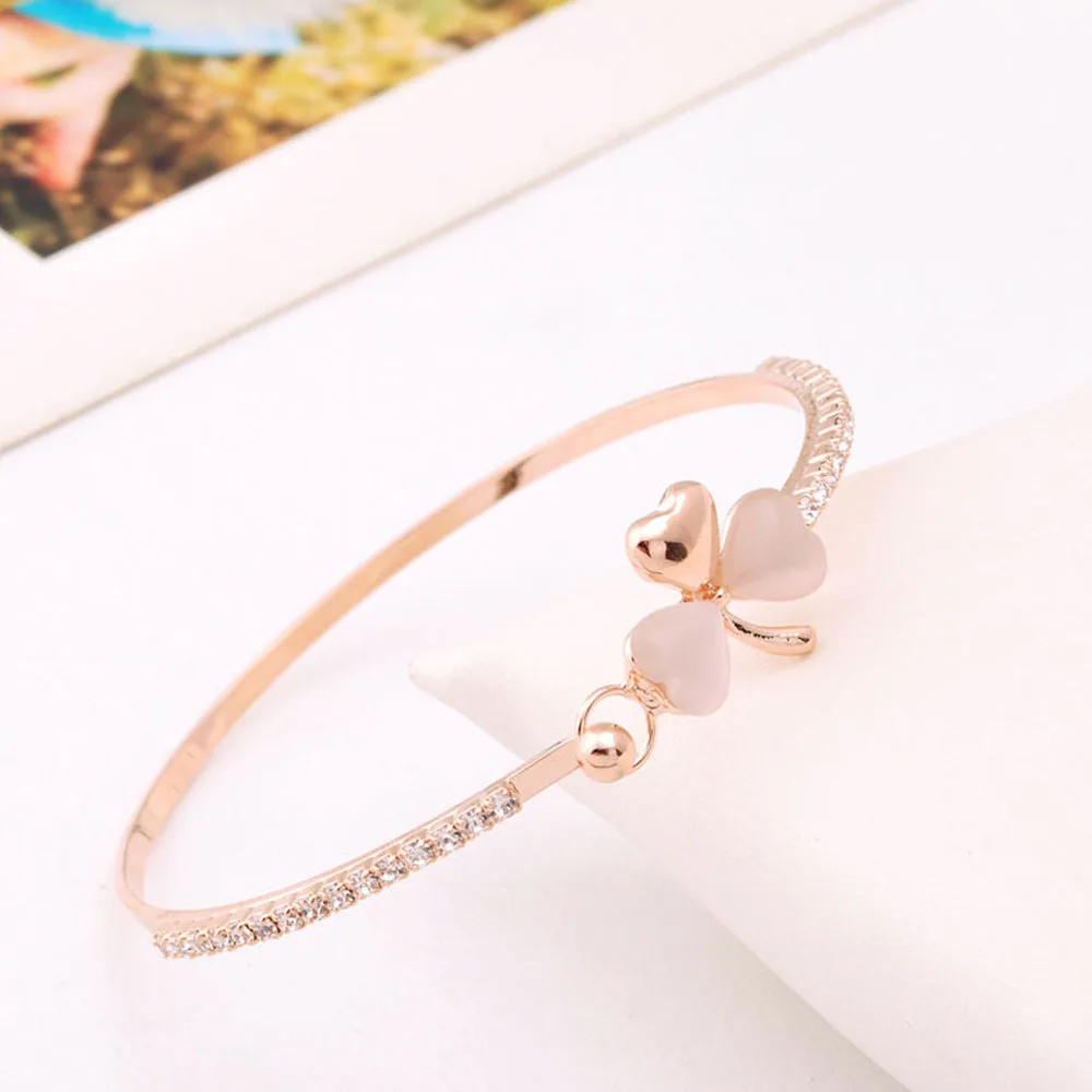 Exquisite Clover Flower Crystal Charm Cuff Bangle Bracelet Fashion High Quality Simple Bangle Jewelry Hot Gift
Exquisite Clover Flower Crystal Charm Cuff Bangle Bracelet Fashion High Quality Simple Bangle Jewelry Hot Gift