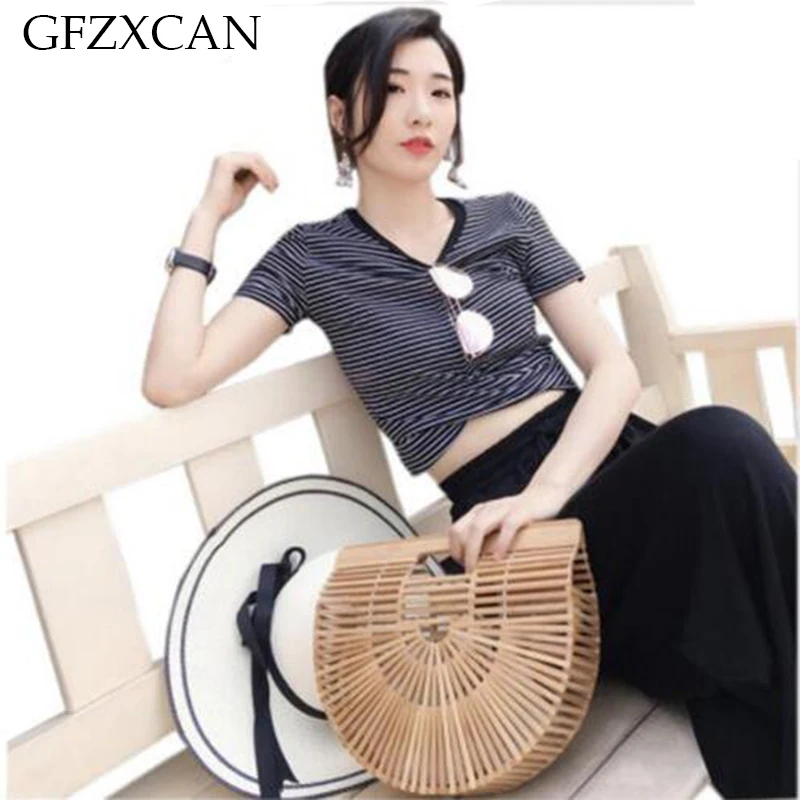 New ladies hand-woven rattan handbags portable travel hollow semi-circular beach bag clutch bag
New ladies hand-woven rattan handbags portable travel hollow semi-circular beach bag clutch bag
