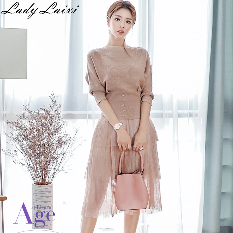 Korean Sweet Casual 2 Pieces Set batwing Sleeve Pullovers sweaer & Cascading ruffle Mesh dress Women Knitted Sweater Suits
Korean Sweet Casual 2 Pieces Set batwing Sleeve Pullovers sweaer & Cascading ruffle Mesh dress Women Knitted Sweater Suits