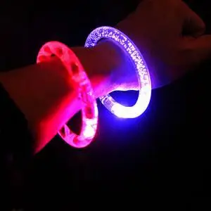 3PCS Party Flashing Wrist Band Happy Luminous Hand Ring Led Bracelet Children Party Favor gift kids Toy chirstmas date All Saint
3PCS Party Flashing Wrist Band Happy Luminous Hand Ring Led Bracelet Children Party Favor gift kids Toy chirstmas date All Saint