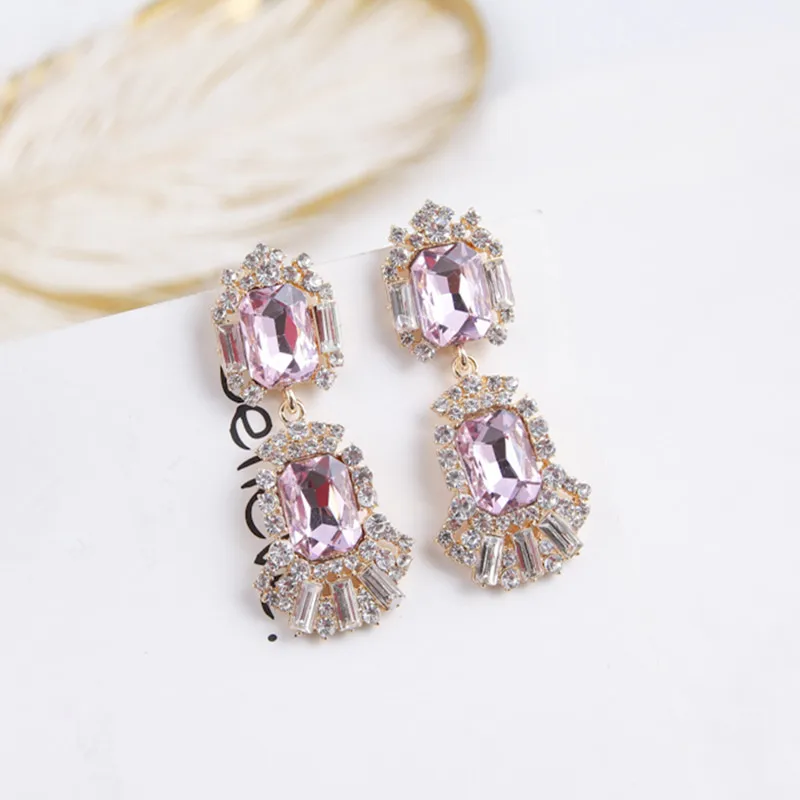 New Shiny Luxury Square Pink Rhinestone Drop Earrings for Women Trendy Korean Statement Lady Pendientes Party Jewelry 6A4009
New Shiny Luxury Square Pink Rhinestone Drop Earrings for Women Trendy Korean Statement Lady Pendientes Party Jewelry 6A4009