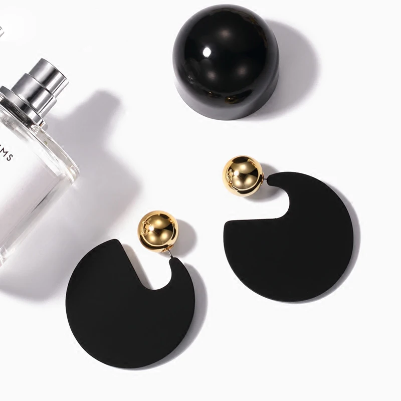 ZEGL exaggerated circle black wood earrings female Korean personality round piece earrings long temperament ring
ZEGL exaggerated circle black wood earrings female Korean personality round piece earrings long temperament ring