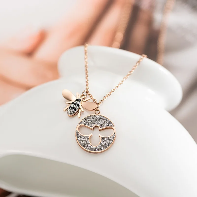 2019 New Fashion Jewelry Crystal from Swarovski Titanium steel bee necklace female Fit for Women as Party gifts
2019 New Fashion Jewelry Crystal from Swarovski Titanium steel bee necklace female Fit for Women as Party gifts