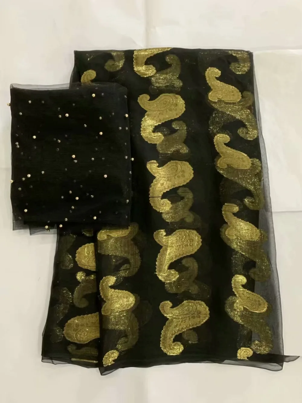 Black&gold silk fabric bronzed african lace fabric satin fabric beaded bridal lace nigerian gele headtie high quality 5yard/set
Black&gold silk fabric bronzed african lace fabric satin fabric beaded bridal lace nigerian gele headtie high quality 5yard/set