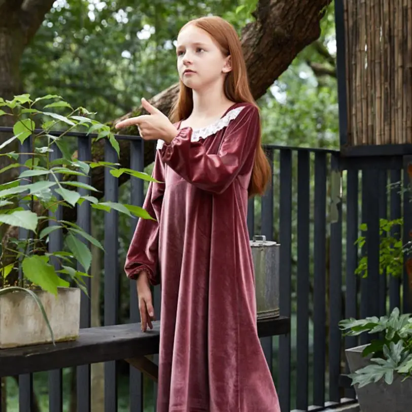 Autumn winter new European Style Gold velvet Nightgowns for baby girls children lace patchwork long sleeve home clothes ws487
Autumn winter new European Style Gold velvet Nightgowns for baby girls children lace patchwork long sleeve home clothes ws487