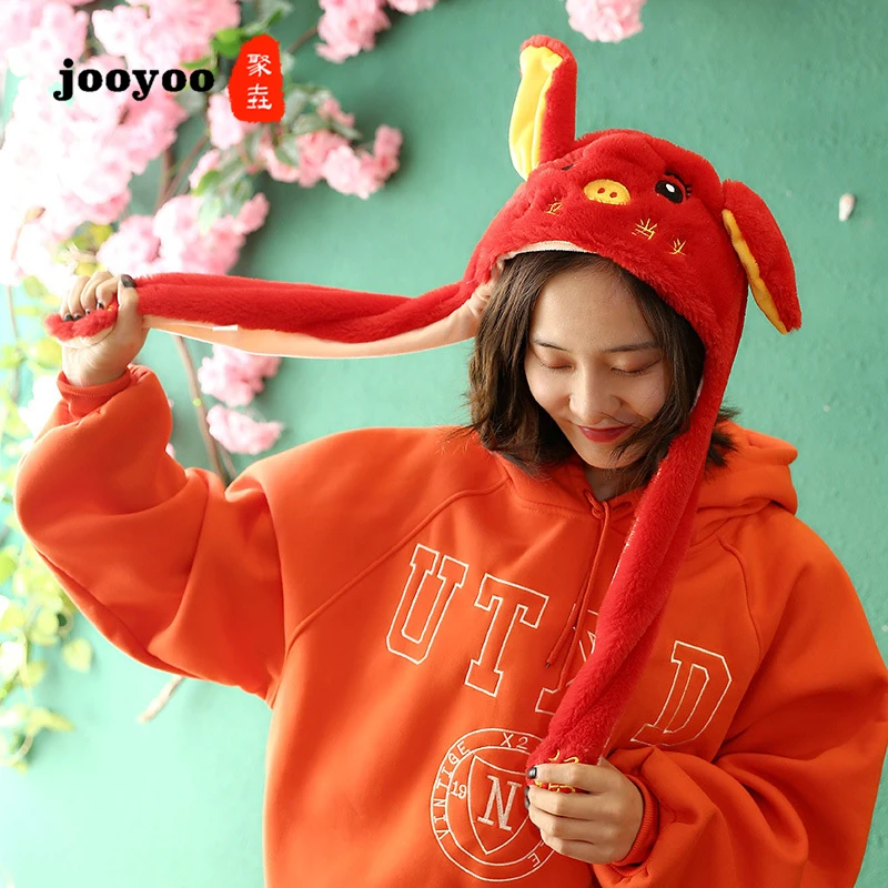 New Kawaii Ear Will Move Hat Plush Toy Creative Auspicious Pig Hat Doll For Girlfriend Child Gift jooyoo
New Kawaii Ear Will Move Hat Plush Toy Creative Auspicious Pig Hat Doll For Girlfriend Child Gift jooyoo