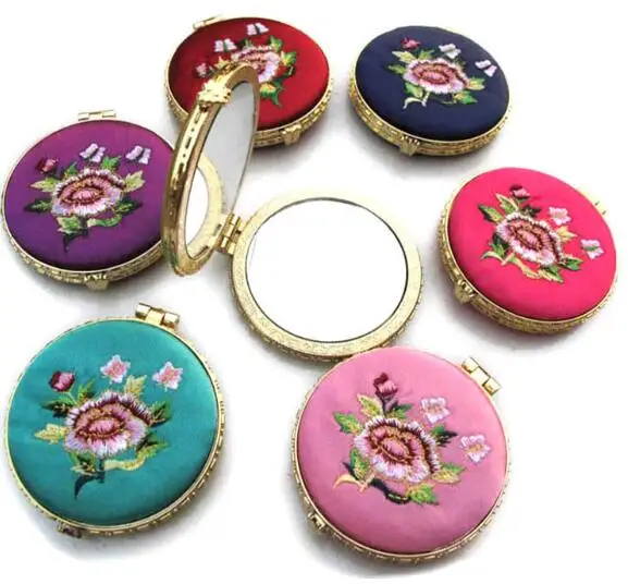 1pcs New Portable Flower Embroidery Chinese style pocket Mirror makeup mirrors Random design
1pcs New Portable Flower Embroidery Chinese style pocket Mirror makeup mirrors Random design