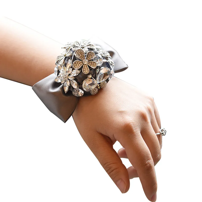 2018 Hot 1pc Rhinestone Wedding Wrist Flowers Bridesmaid Silk Hand Flower Flowers For Wedding Decoration ramo de novia para boda
2018 Hot 1pc Rhinestone Wedding Wrist Flowers Bridesmaid Silk Hand Flower Flowers For Wedding Decoration ramo de novia para boda