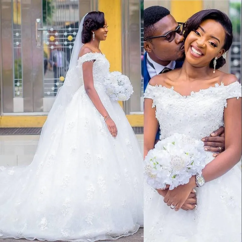 2020 New African Stunning V-Neck Off the Shoulder Wedding Dress Ball Gown Bridal Gowns Vestido De Novia
2020 New African Stunning V-Neck Off the Shoulder Wedding Dress Ball Gown Bridal Gowns Vestido De Novia