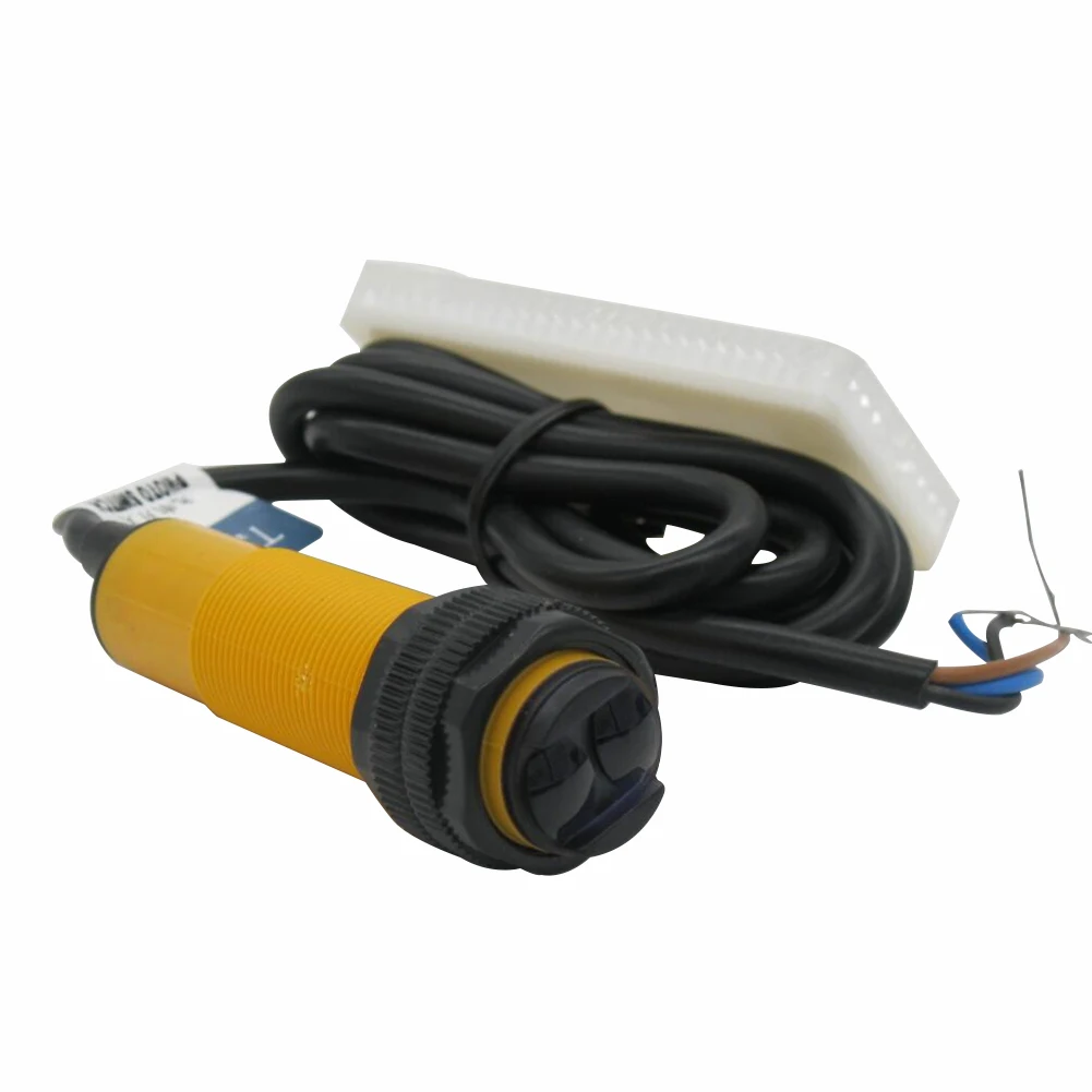 High-quality Feedback reflex photoelectric switch sensor E3F-R2N2 6-36VDC NPN NC diameter 18mm distance 2m Transducer
High-quality Feedback reflex photoelectric switch sensor E3F-R2N2 6-36VDC NPN NC diameter 18mm distance 2m Transducer