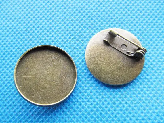 50pcs Antique Bronze Blank Brooch/Breastpin Charm,Base Setting Tray Bezel,fit 20mm Round Cabochon,Clip Safety Pin/Brooch
50pcs Antique Bronze Blank Brooch/Breastpin Charm,Base Setting Tray Bezel,fit 20mm Round Cabochon,Clip Safety Pin/Brooch