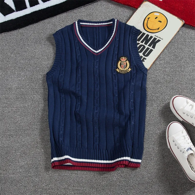 Sleeveless sweater vest men's V-neck knit sweater vest, fashion personality embroidery men's wild slim bottoming sweater vest
Sleeveless sweater vest men's V-neck knit sweater vest, fashion personality embroidery men's wild slim bottoming sweater vest
