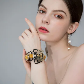 Luxury Copper Bangle Enamel Esmalte Bee Bijoux Bracelet With Crystal Gold-color Fashion Pulseira Feminina Homens Bijouterie
Luxury Copper Bangle Enamel Esmalte Bee Bijoux Bracelet With Crystal Gold-color Fashion Pulseira Feminina Homens Bijouterie
