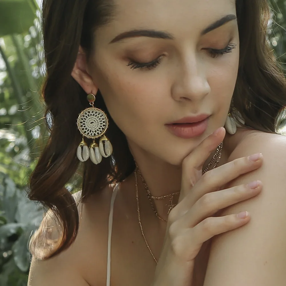 BOBIGIULAI Brand Bohemian Earing Shell Alloy Big Drop Women Earrings 2019 Hollow Cotton Charm Woven Dangle Earring Shell Jewelry
BOBIGIULAI Brand Bohemian Earing Shell Alloy Big Drop Women Earrings 2019 Hollow Cotton Charm Woven Dangle Earring Shell Jewelry