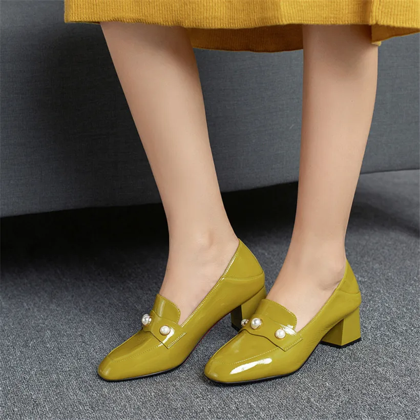 British Women Studded Pearl Loafers PU Leather Square Toe High Block Heel Slip-on Pumps British Casual Office Ladies Dress Shoes
British Women Studded Pearl Loafers PU Leather Square Toe High Block Heel Slip-on Pumps British Casual Office Ladies Dress Shoes