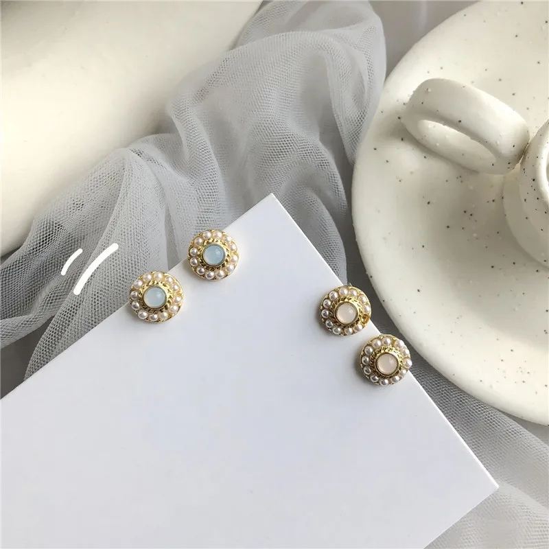 Simple Vintage Pearl Flower Stud Earrings For Women Accessories Fashion Wild Resin Earrings Wedding Jewelry Bohemian Bijoux
Simple Vintage Pearl Flower Stud Earrings For Women Accessories Fashion Wild Resin Earrings Wedding Jewelry Bohemian Bijoux