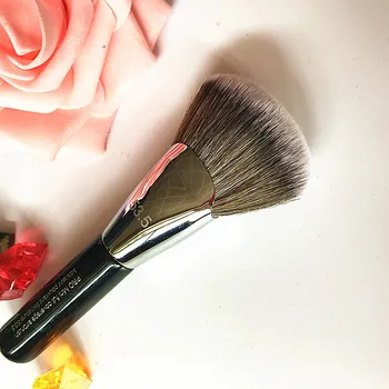 1pcs fashion exquisite facial makeup brush loose powder shaped brush blush art setting pen professional beauty tools
1pcs fashion exquisite facial makeup brush loose powder shaped brush blush art setting pen professional beauty tools