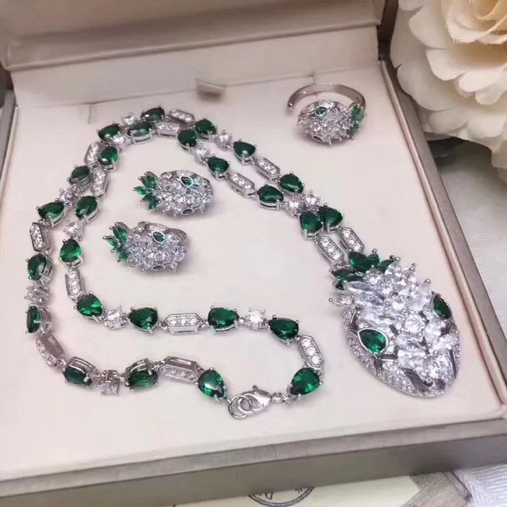 Brand party Jewelry Set For Women Princess snake Necklace famous replica green zircon copper Necklace Earrings Bracelet Set
Brand party Jewelry Set For Women Princess snake Necklace famous replica green zircon copper Necklace Earrings Bracelet Set