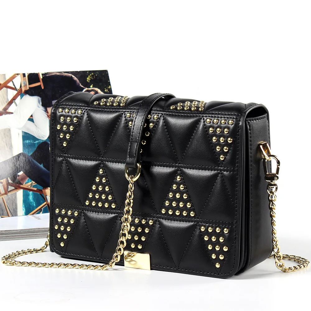 Famous brand magnetic buckle crossbody bags for wome triangle rivet pattern and chain decorated leather women messenger bags
Famous brand magnetic buckle crossbody bags for wome triangle rivet pattern and chain decorated leather women messenger bags