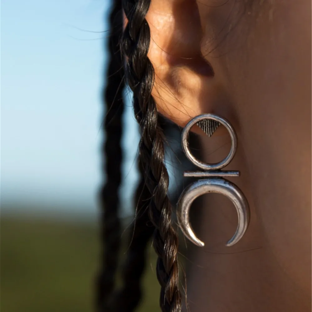 Bohemian Gypsy Ethnic Style Silver Metal Geometric Long Drop Earring Round Moon Shape Dangle Earrings For Women Jewelry
Bohemian Gypsy Ethnic Style Silver Metal Geometric Long Drop Earring Round Moon Shape Dangle Earrings For Women Jewelry