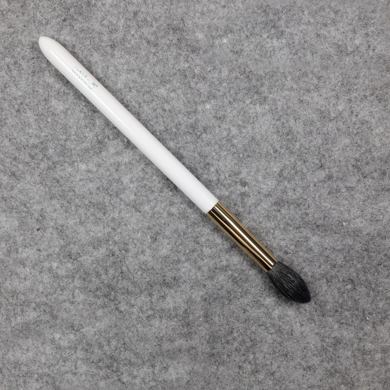 Lolita 10 Professional Makeup Brushes Soft Sokouhou Goat Hair Highlighter Brush White Handle pincel maquiagem Make Up Brush
Lolita 10 Professional Makeup Brushes Soft Sokouhou Goat Hair Highlighter Brush White Handle pincel maquiagem Make Up Brush