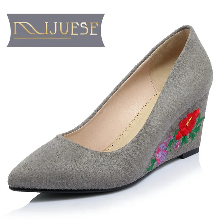 MLJUESE 2018 women pumps autumn spring slip on Black color Embroider high heels wedge pumps women size 34-42
MLJUESE 2018 women pumps autumn spring slip on Black color Embroider high heels wedge pumps women size 34-42