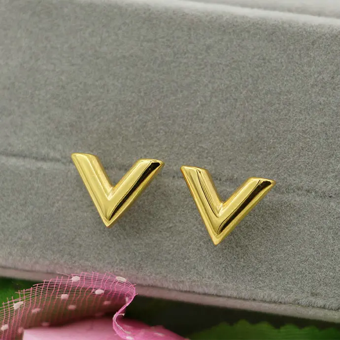 Bilincolor fashion simple trendy stainless steel golden initial v letter small stud earrings for male and female
Bilincolor fashion simple trendy stainless steel golden initial v letter small stud earrings for male and female
