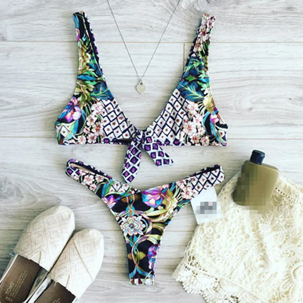 Bikini 2019 Cut Out Thong Bathing Suit Women Floral Print Bikini Set Swimming Two Piece Swimsuits Swimwear Beach Suit Biquinis*
Bikini 2019 Cut Out Thong Bathing Suit Women Floral Print Bikini Set Swimming Two Piece Swimsuits Swimwear Beach Suit Biquinis*