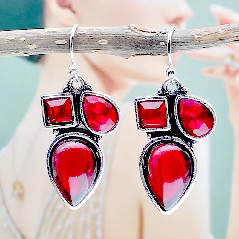Tisonliz 2019 Vintage Red Water Drop Square Crystal Pendants Drop Earrings for Women Hanging Retro Bride Dangle Earrings Jewelry
Tisonliz 2019 Vintage Red Water Drop Square Crystal Pendants Drop Earrings for Women Hanging Retro Bride Dangle Earrings Jewelry