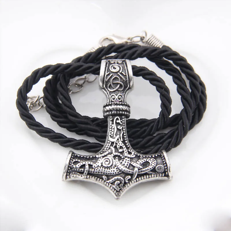 1 pcs Huge Thor hammer Mjolnir Viking Amulet Hammer Scandinavian Pendant Norse Jewelry
1 pcs Huge Thor hammer Mjolnir Viking Amulet Hammer Scandinavian Pendant Norse Jewelry