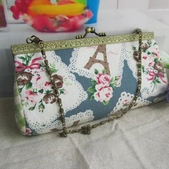 2020 New Romantic Floral Diy Handmade Free Cut Material Kit Mouth Gold Wallets Money Wallet Women's Handbag Chain Bag Clip
2020 New Romantic Floral Diy Handmade Free Cut Material Kit Mouth Gold Wallets Money Wallet Women's Handbag Chain Bag Clip