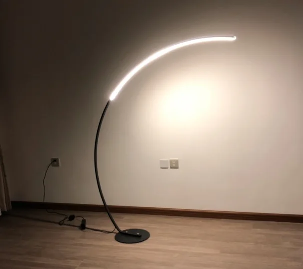 Slim-Design-LED-Floor-Lamp-with-Long-Arm-in-Black-or-White-Dimmable-LED-with-Remote (5)