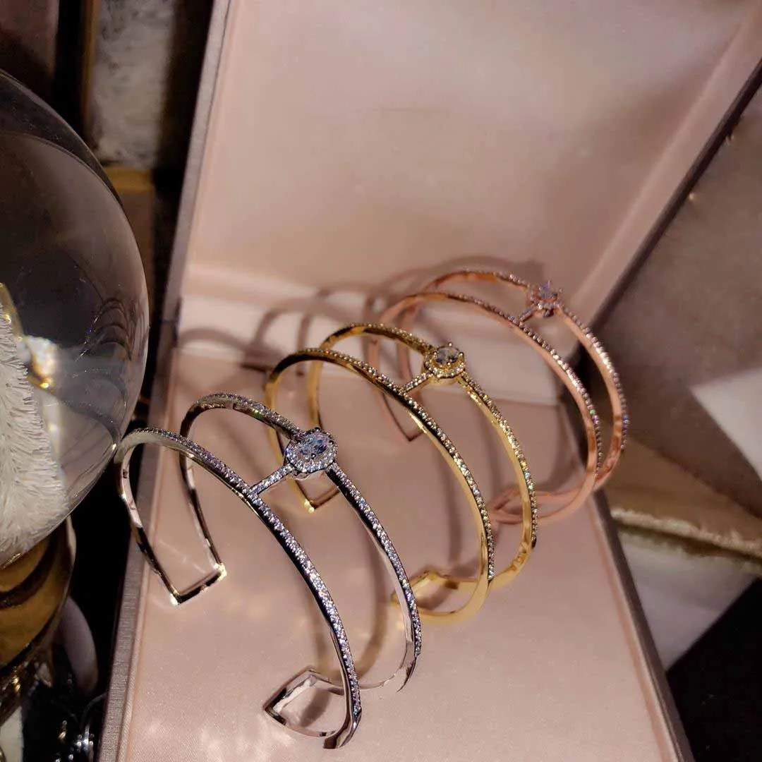 S925 pure silver luxury jewelry, double design, tricolour, silver, gold, rose gold, fashion party, banquet, ball lady bracelet 
S925 pure silver luxury jewelry, double design, tricolour, silver, gold, rose gold, fashion party, banquet, ball lady bracelet