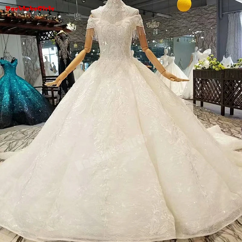 648111 Sleeveless Luxury Big Train Vintage Wedding Dresses Off Shoulder Pearls Sequined High-end Bride Gowns 2018
648111 Sleeveless Luxury Big Train Vintage Wedding Dresses Off Shoulder Pearls Sequined High-end Bride Gowns 2018