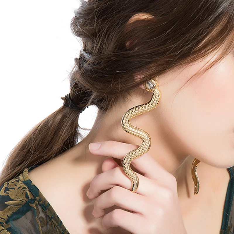 European Long Snake Earrings for Women Jewelry Punk Gold Color Ear Stud Handmade Rhinestone Womens Stud Earings Girl Gift E208
European Long Snake Earrings for Women Jewelry Punk Gold Color Ear Stud Handmade Rhinestone Womens Stud Earings Girl Gift E208