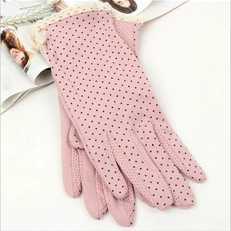 1Pair New Women Summer Cotton Short Gloves Design Sun-shading Sunscreen Oversleeps Slip-resistant Gloves Female Pink
1Pair New Women Summer Cotton Short Gloves Design Sun-shading Sunscreen Oversleeps Slip-resistant Gloves Female Pink