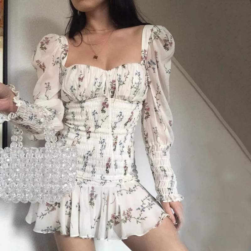 Women Sweetheart Neckline Floral Print Ruched Silhouette Dixon Mini Dress
Women Sweetheart Neckline Floral Print Ruched Silhouette Dixon Mini Dress