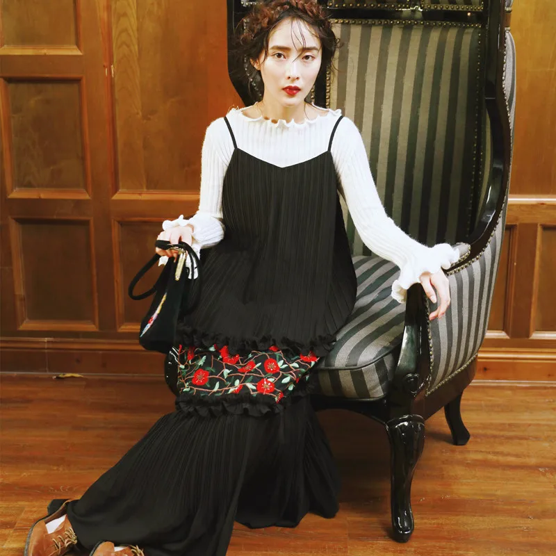 LYNETTE'S CHINOISERIE Autumn Women Embroidery safetying beading toothpick big a elegant black one-piece dress suspender dress
LYNETTE'S CHINOISERIE Autumn Women Embroidery safetying beading toothpick big a elegant black one-piece dress suspender dress