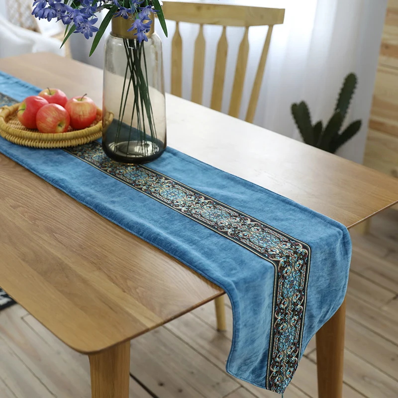 European Luxury Classic Blue Table Runner Soft Velvet One Side Embroidery Table Runner Bed Runner with Tassel Decoration
European Luxury Classic Blue Table Runner Soft Velvet One Side Embroidery Table Runner Bed Runner with Tassel Decoration