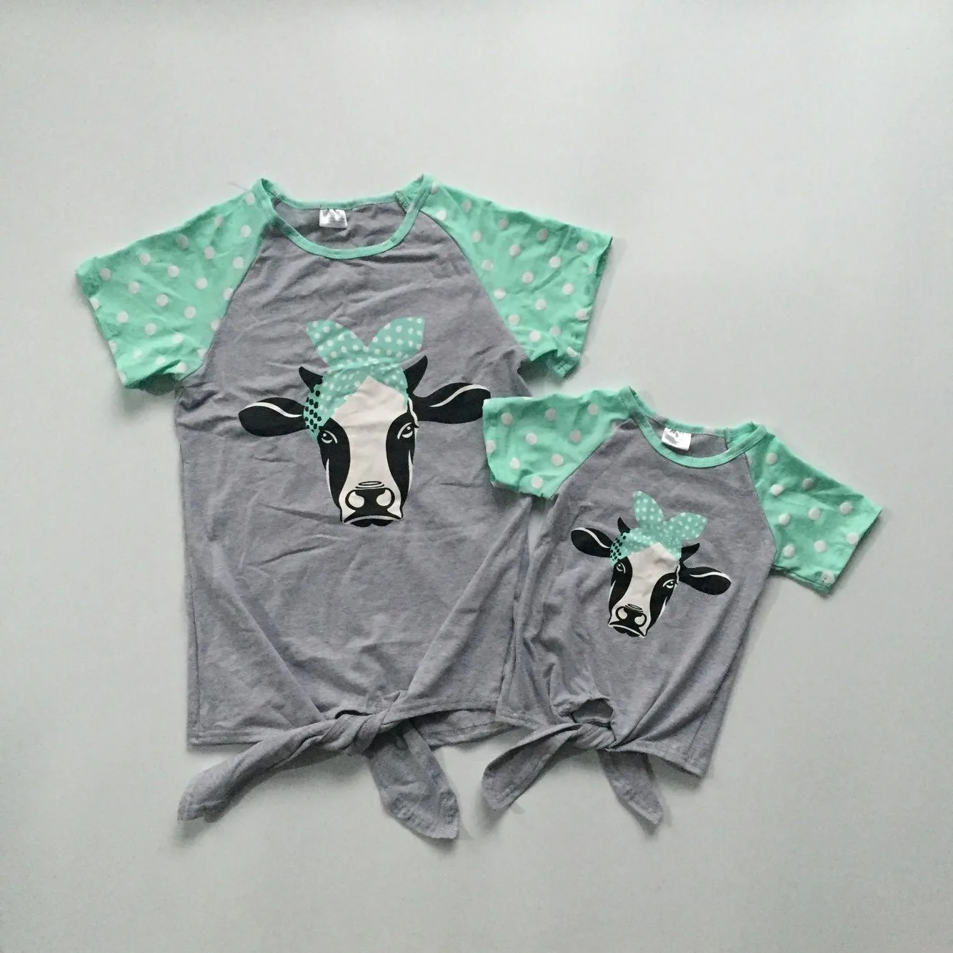 Mommy and baby girls clothes summer T-shirts grey shirts with cow head green sleeve shirts baby and mom clothes mommy me shirts
Mommy and baby girls clothes summer T-shirts grey shirts with cow head green sleeve shirts baby and mom clothes mommy me shirts