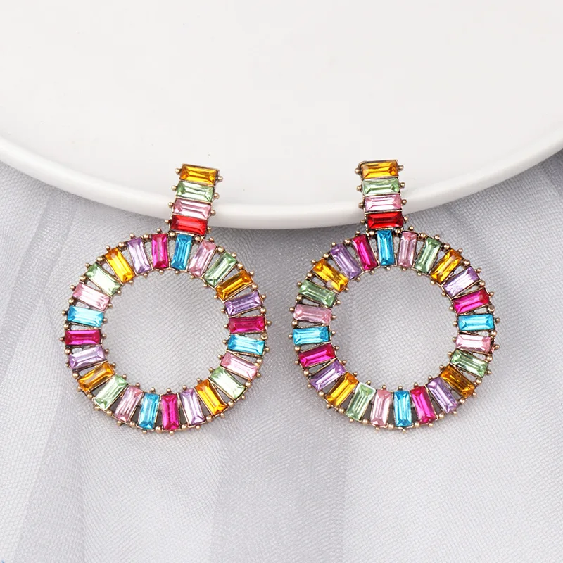 Фото Женские серьги-подвески разноцветные круглые с кристаллами массивные ювелирные