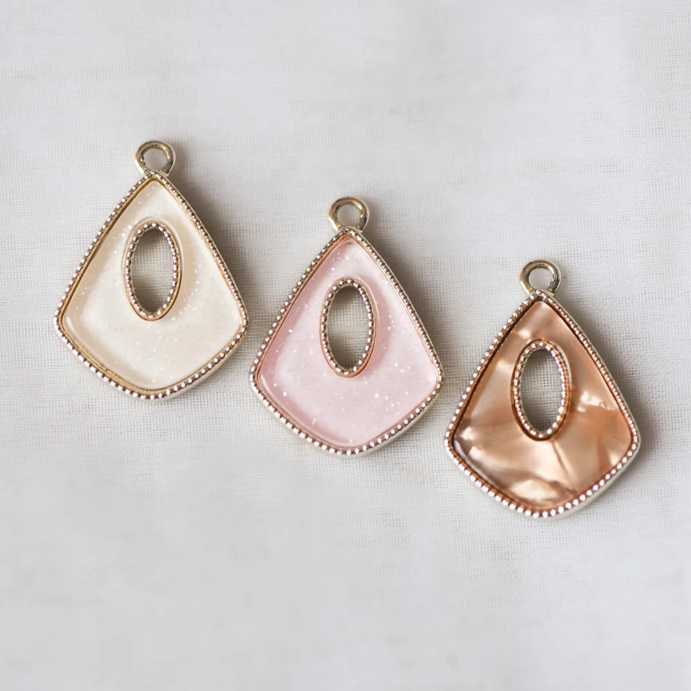 10pcs Enamel Drop Charms 19x26mm, Candy Color Geometric Pendants, White Pink Coffee (#HT-43)
10pcs Enamel Drop Charms 19x26mm, Candy Color Geometric Pendants, White Pink Coffee (#HT-43)