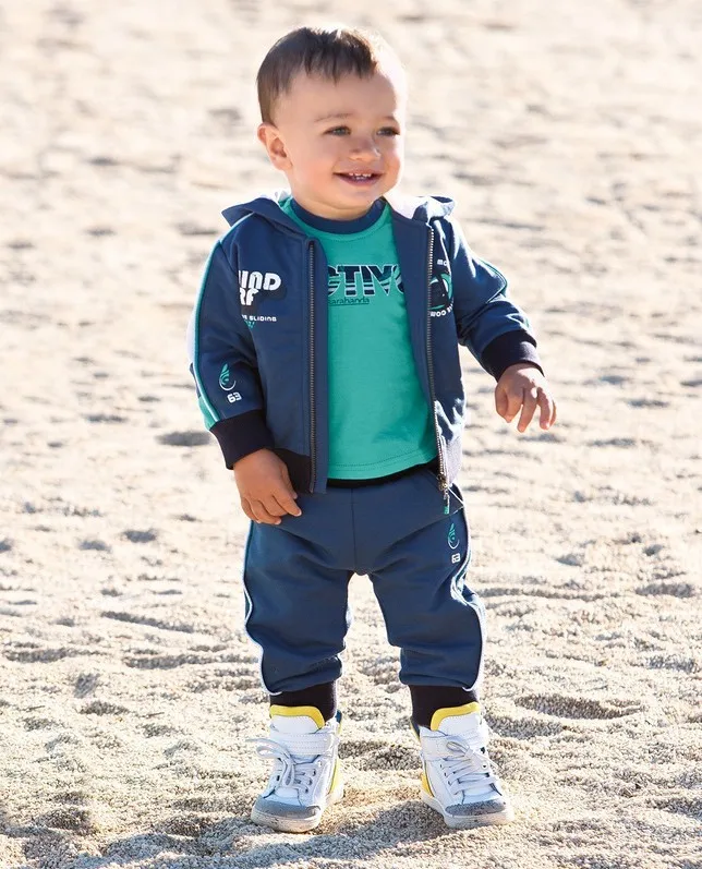 retail Spring and Autumn boys sports and leisure suit (T + Hoodie + long pants) free shipping in stock
retail Spring and Autumn boys sports and leisure suit (T + Hoodie + long pants) free shipping in stock