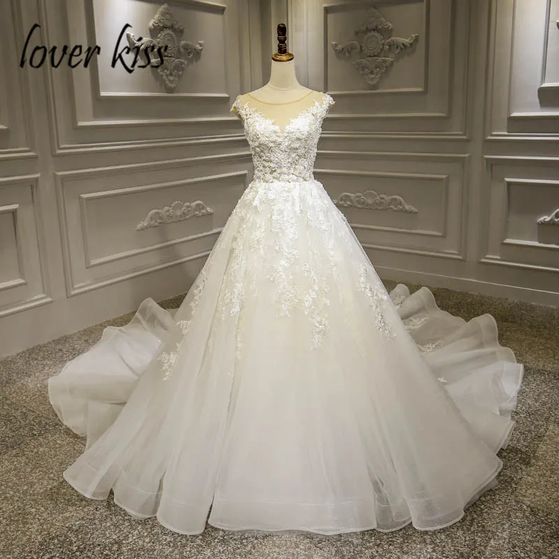 Lover Kiss Vestido De Noiva trouwjurk 2019 Lace Flowers Wedding Dresses Bridal Gowns Beaded Fairy Wedding Dress robe de mariee
Lover Kiss Vestido De Noiva trouwjurk 2019 Lace Flowers Wedding Dresses Bridal Gowns Beaded Fairy Wedding Dress robe de mariee
