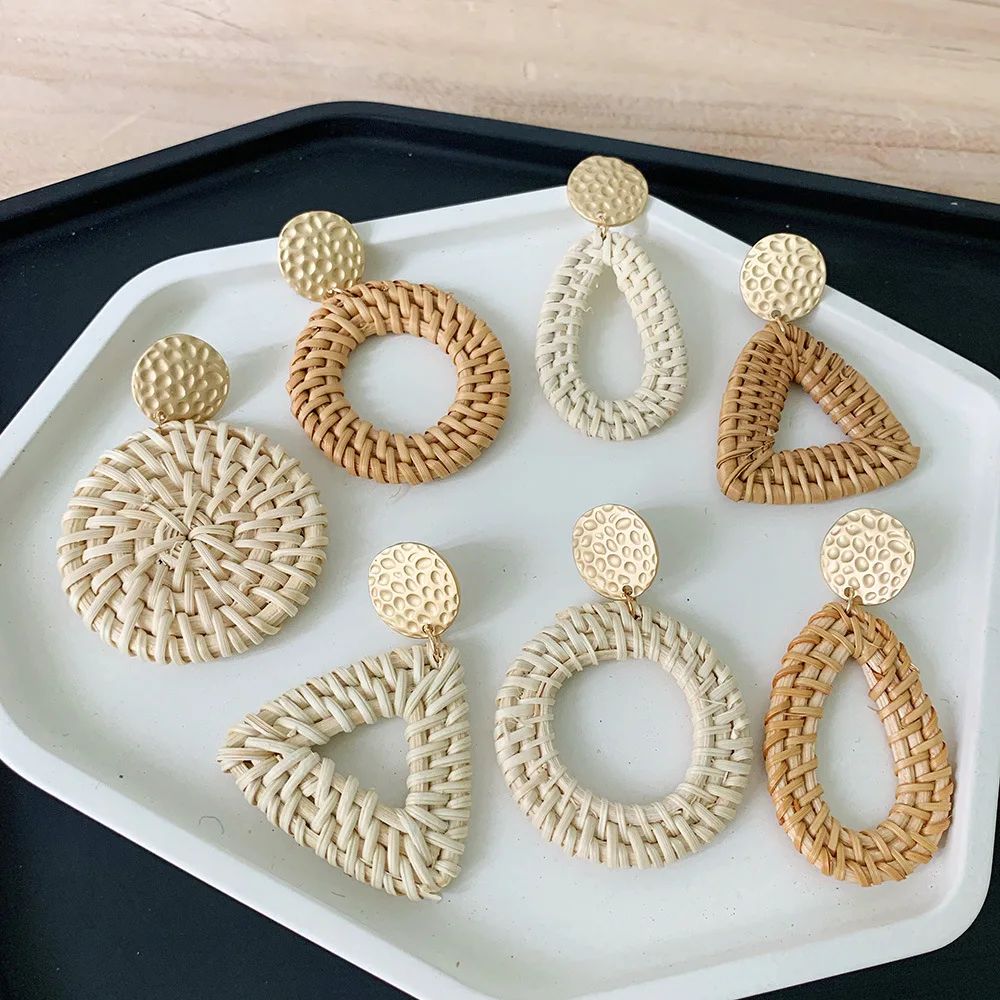 2019 New Fashion Matte triangle oval Wooden Straw Weave Rattan Geometric Circle Waterdrop Stud Earrings for Women Party Jewelry
2019 New Fashion Matte triangle oval Wooden Straw Weave Rattan Geometric Circle Waterdrop Stud Earrings for Women Party Jewelry