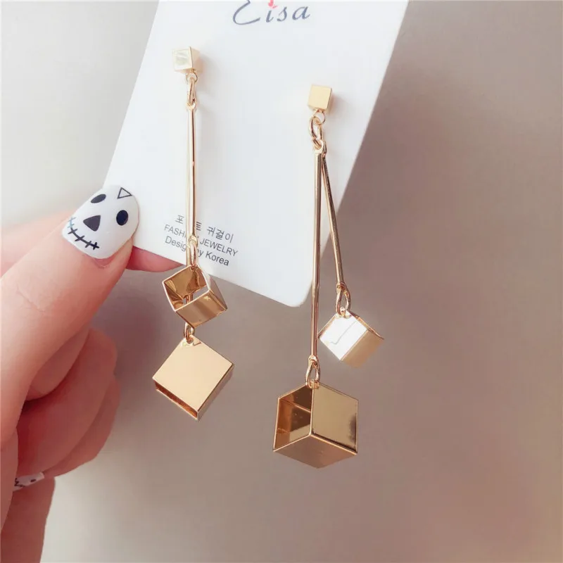 2018 New Fashion Metal Trendy Geometric Women Dangle Earrings Korean Long Pendant Earrings Hollow Tassels Earline Accessories
2018 New Fashion Metal Trendy Geometric Women Dangle Earrings Korean Long Pendant Earrings Hollow Tassels Earline Accessories