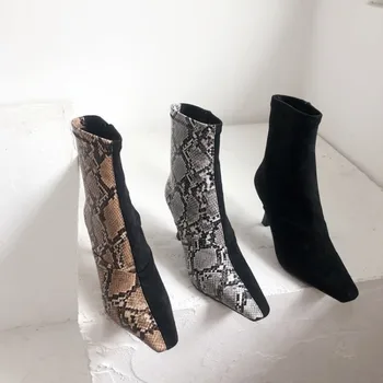 GPOKHDS 2020 women ankle boots soft Patent leather zippers winter short plush pointed toe high heels female boots size 34-43
GPOKHDS 2020 women ankle boots soft Patent leather zippers winter short plush pointed toe high heels female boots size 34-43